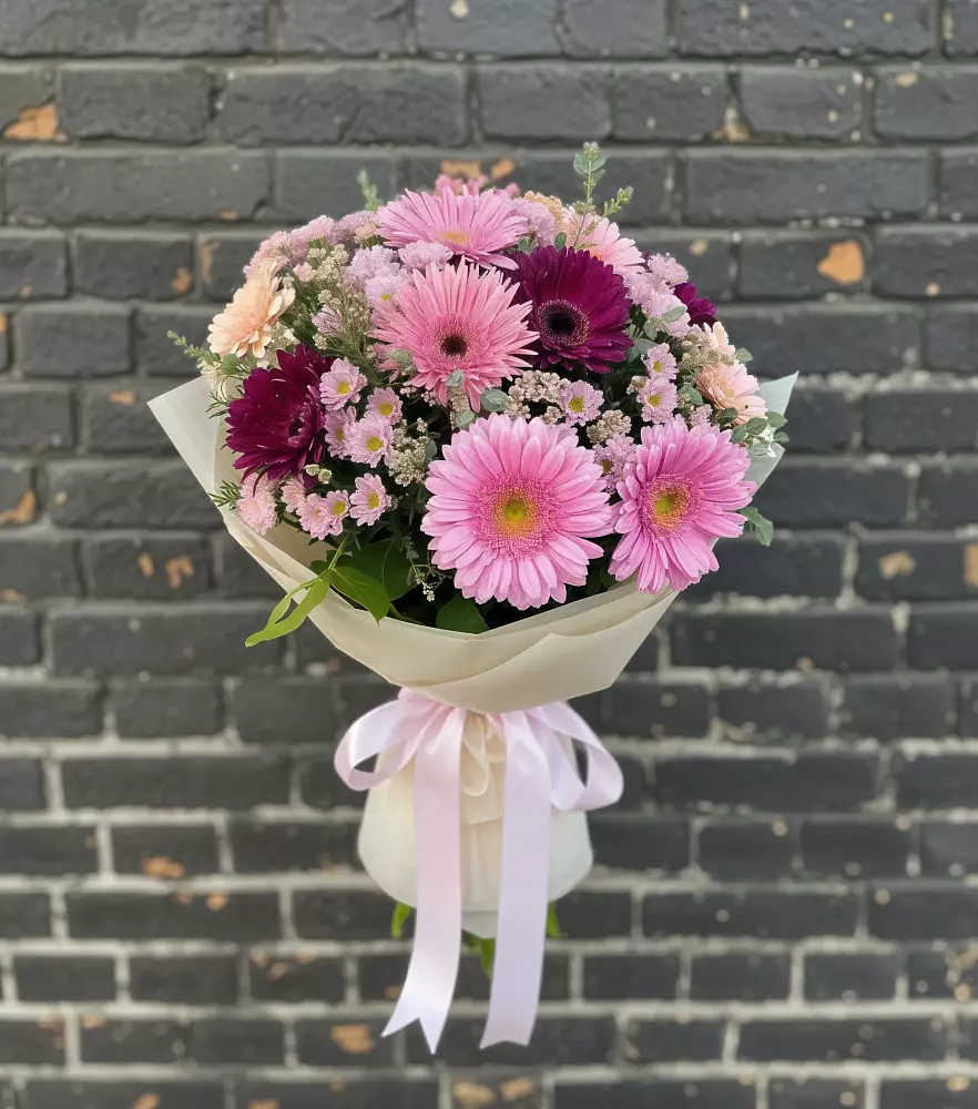 Букет цветов из: Герберы и Хризантемы в Малом Барханчаке