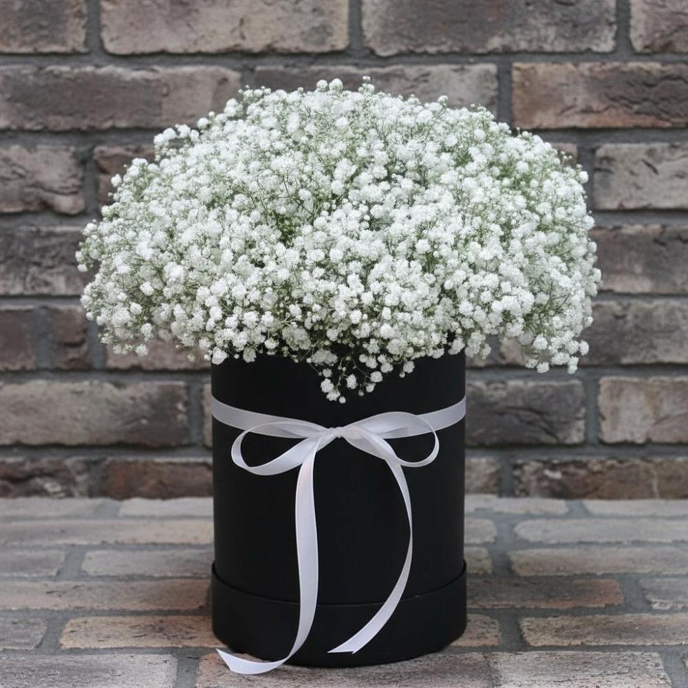 Цветочная композиция из Гипсофила в шляпной коробке в Малом Барханчаке