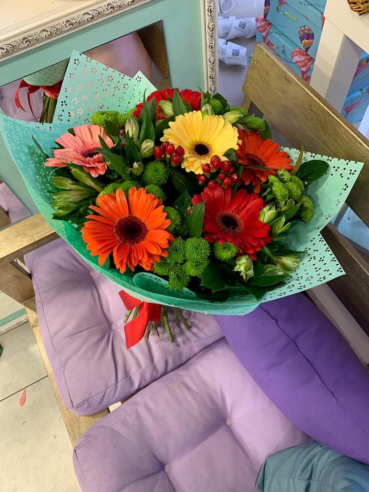 Букет цветов из: Герберы, Хризантемы и Альстромерии в Малом Барханчаке