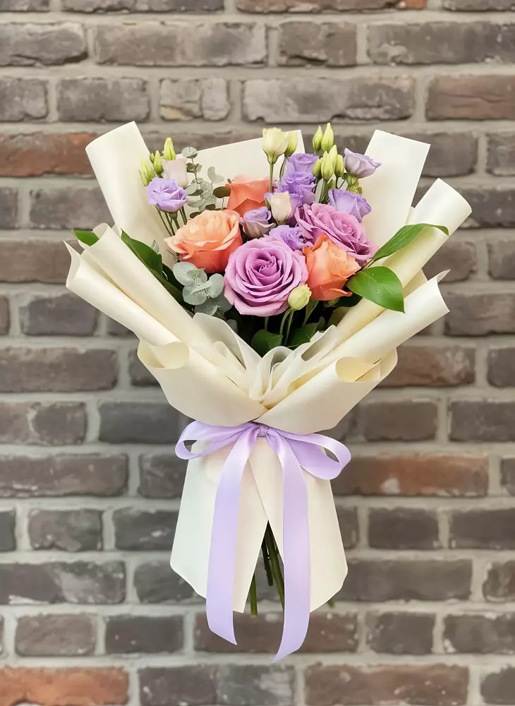 Букет цветов из: Лизиантусы и Розы в Малом Барханчаке