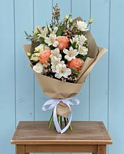 Букет цветов из:  Альстромерии, Лизиантусы, Розы и Хризантемы в Малом Барханчаке