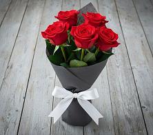 Букет 5 Красных роз Эдлесс Лав в Малом Барханчаке