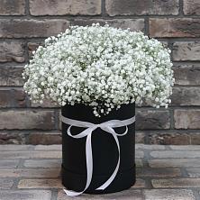 Цветочная композиция из Гипсофила в шляпной коробке в Малом Барханчаке
