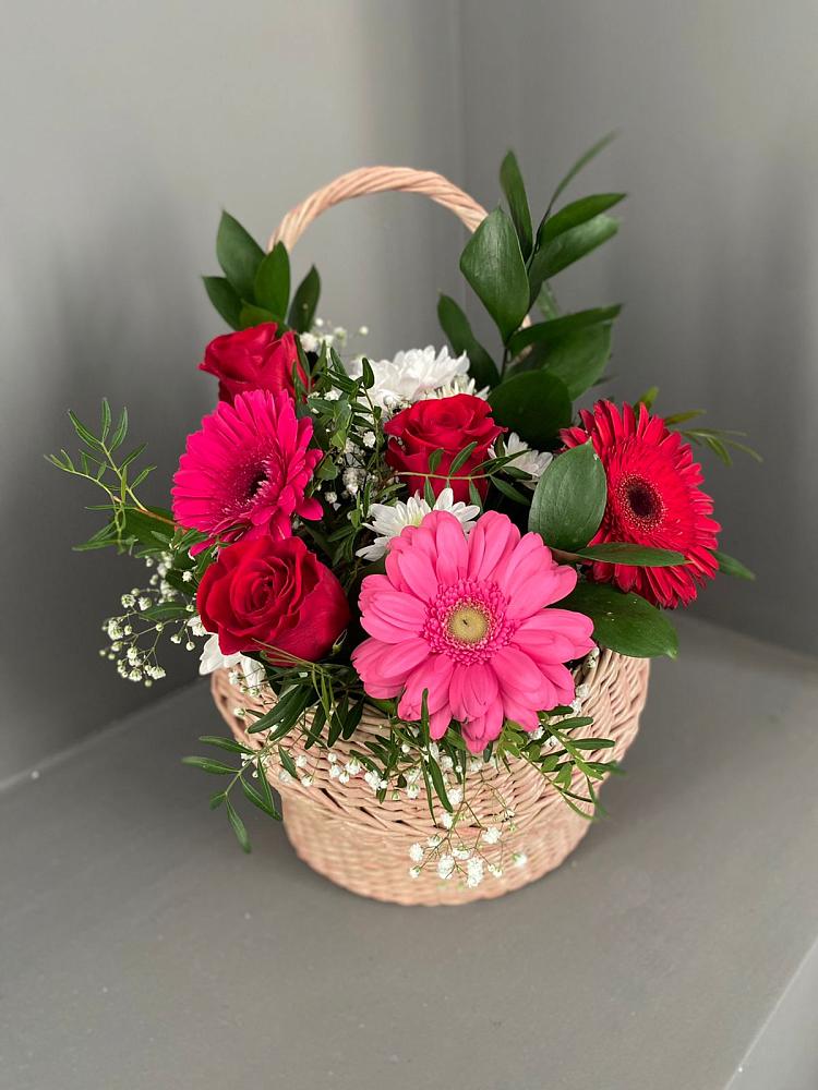 Цветочная композиция из Розы, Хризантемы и Герберы в корзине в Малом Барханчаке