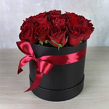 Цветочная композиция из Розы в шляпной коробке в Малом Барханчаке