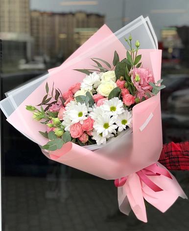 Букет цветов из: Розы, Лизиантусы и Хризантемы в Малом Барханчаке