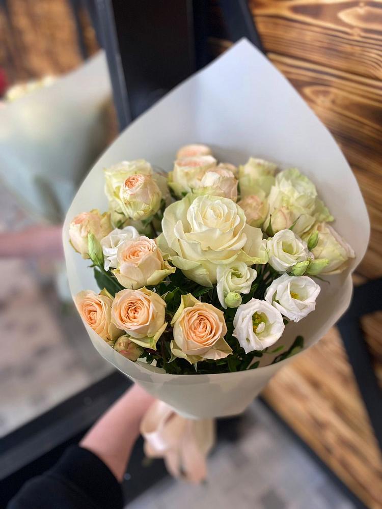 Букет цветов из: Розы и Лизиантусы в Малом Барханчаке